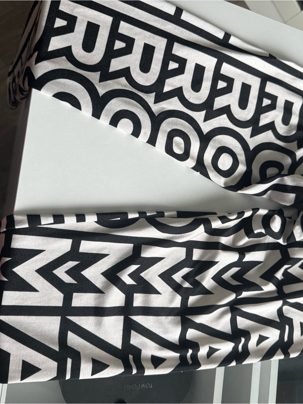 Fendi/Marc Jacob’s Black and White Geometric Logo bodysuit and leggings. - Picture 7 of 8